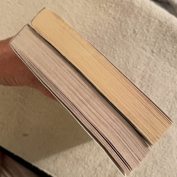 📚2/$6 2-Book Bundle Middle Readers - Picture 4 of 13